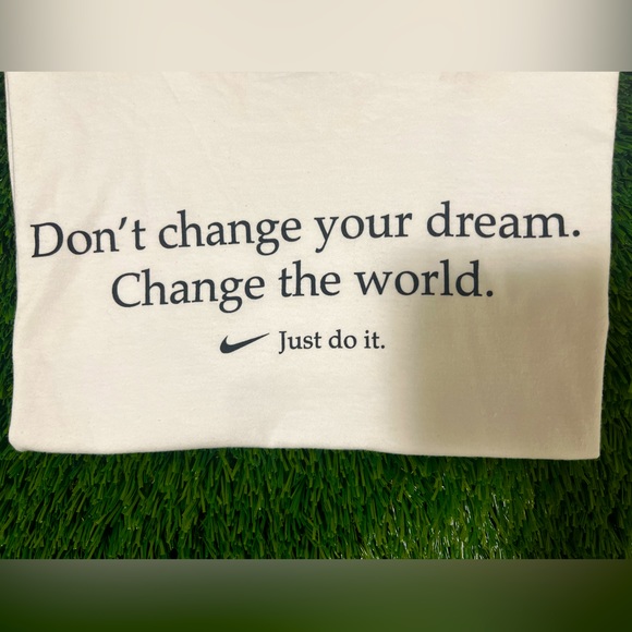 Nike XL Girls Tshirt”Don’t Change Your Dream.Change The World”-LIMITED EDITION - Picture 2 of 6